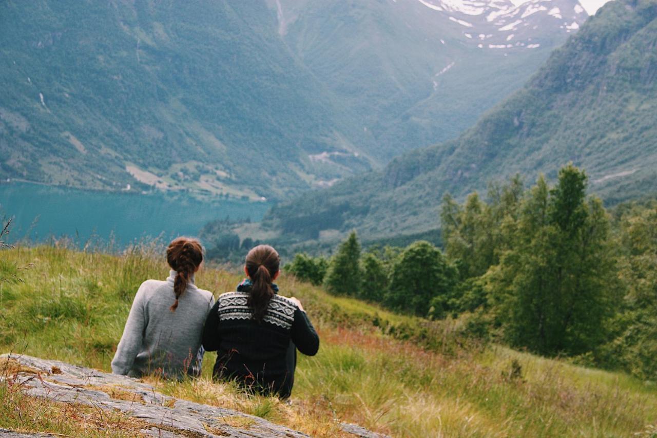 Hotel Loken Camping - Trivelig Og Idyllisk Ved Vannet Olden Exterior foto