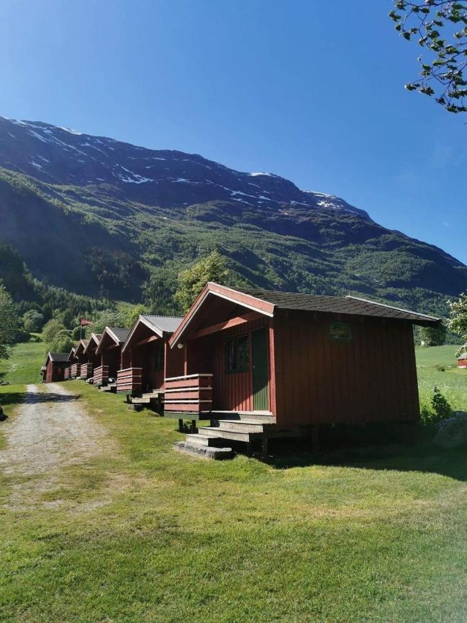 Hotel Loken Camping - Trivelig Og Idyllisk Ved Vannet Olden Exterior foto